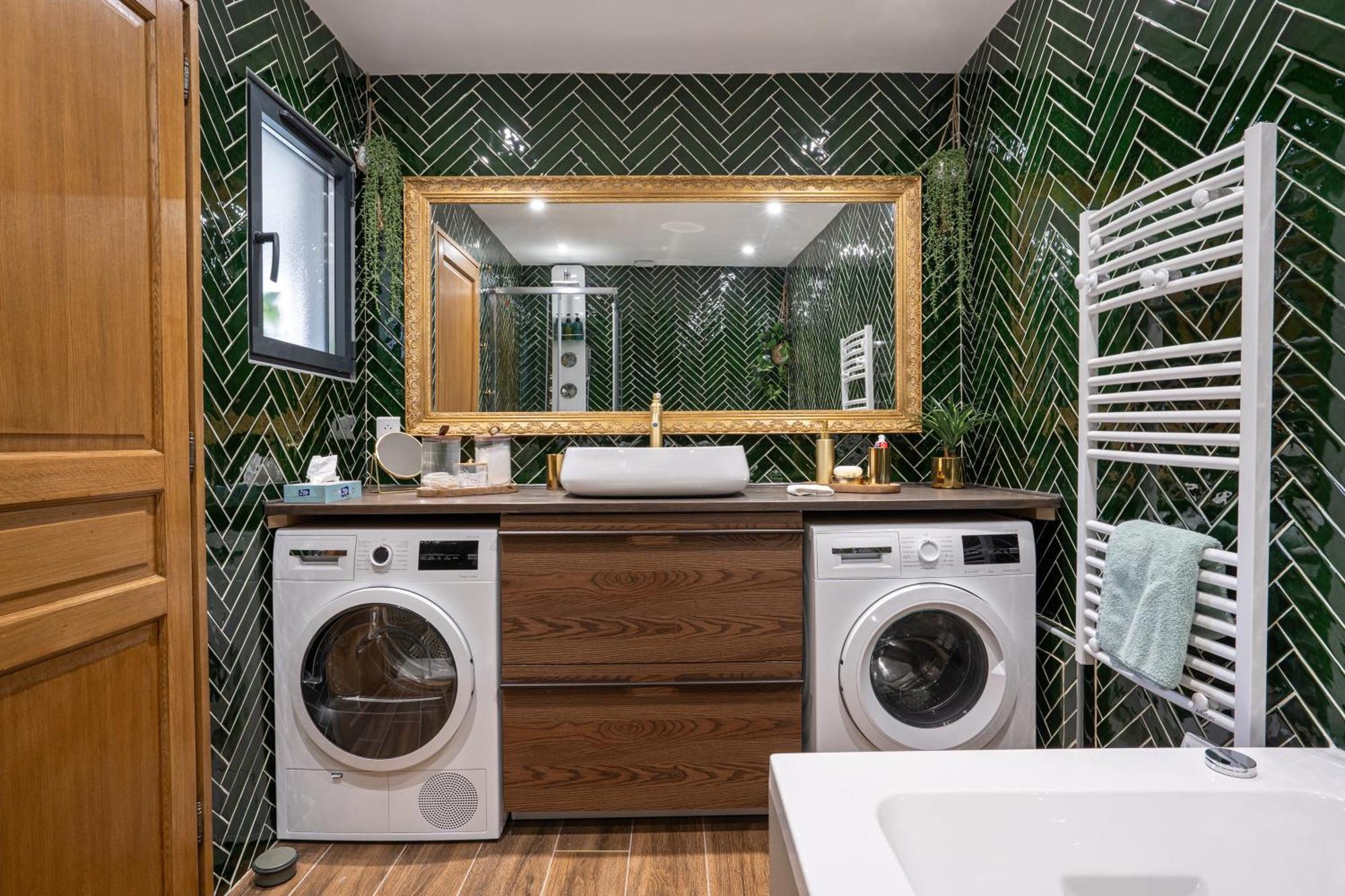 Charming House With A Hot Tub Holiday home Saint-Ouen (Seine-Saint-Denis)