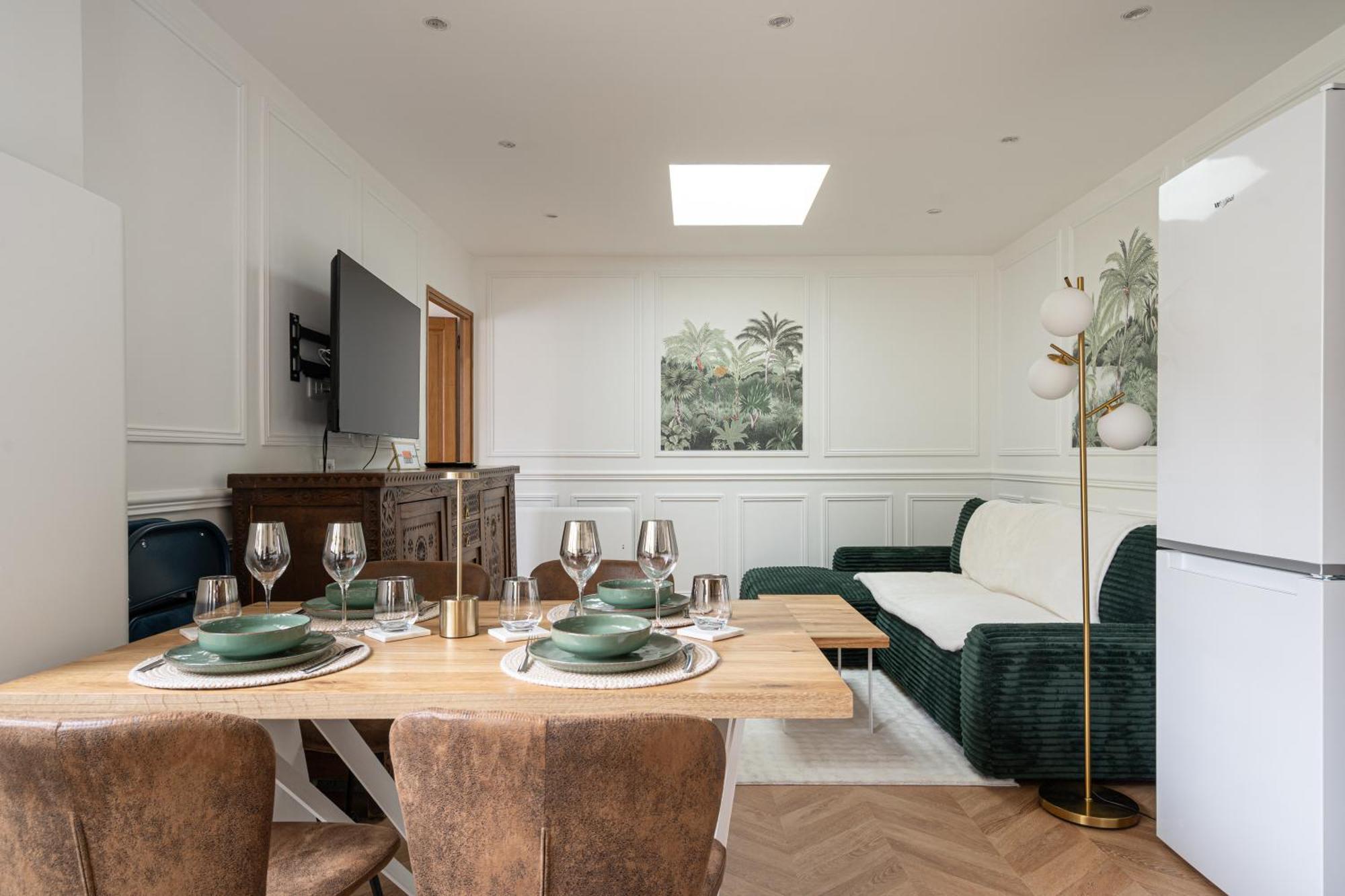 Charming House With A Hot Tub Holiday home Saint-Ouen (Seine-Saint-Denis)